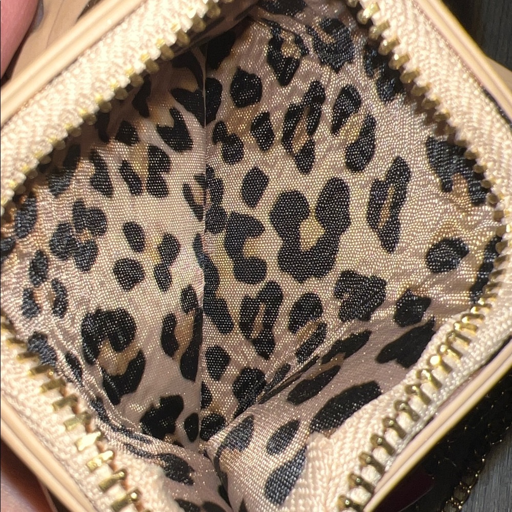 Chico’s gold and leopard print cardholder/lanyard, New - Picture 5 of 6